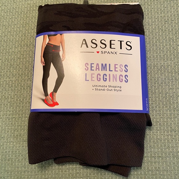 Assets by SPANX Ultimate Shaping Seamless Leggings Gray Camouflage Sz Large NWT - Picture 4 of 7